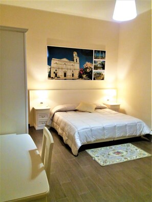 Frette Italian sheets, premium bedding, down duvets, pillow-top beds - Affittacamere DomuS al Corso (Canosa di Puglia)