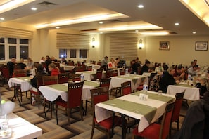 Café da manhã, almoço e jantar