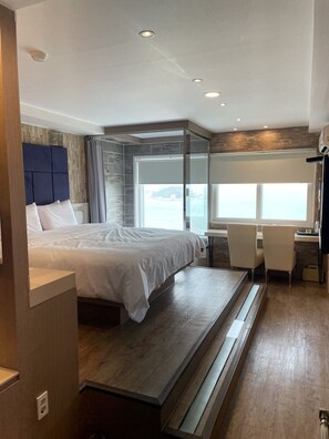 Ocean View Room | Escritorio y wifi gratis