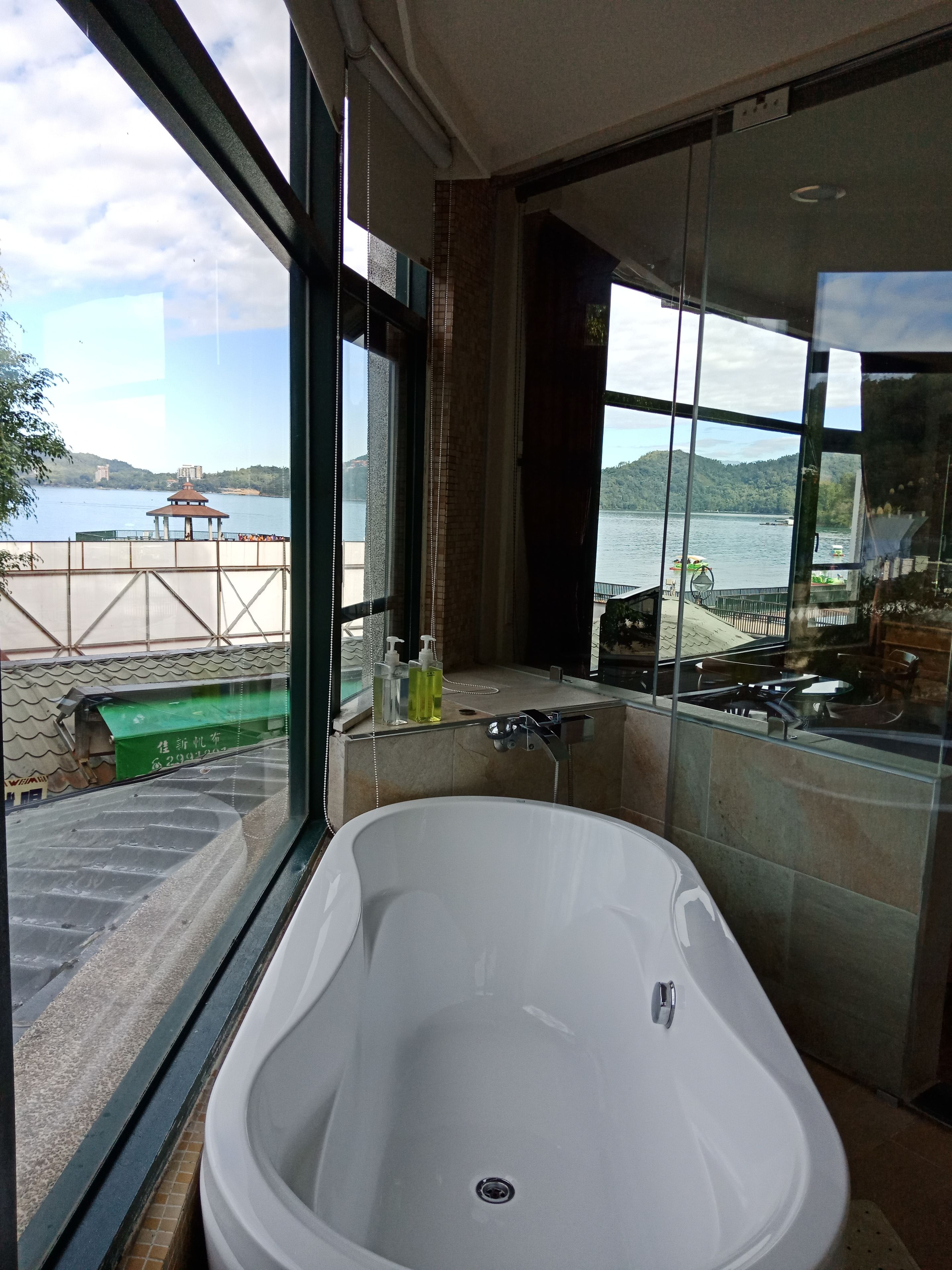 deluxe double room | desk, soundproofing, rollaway beds, free wifi