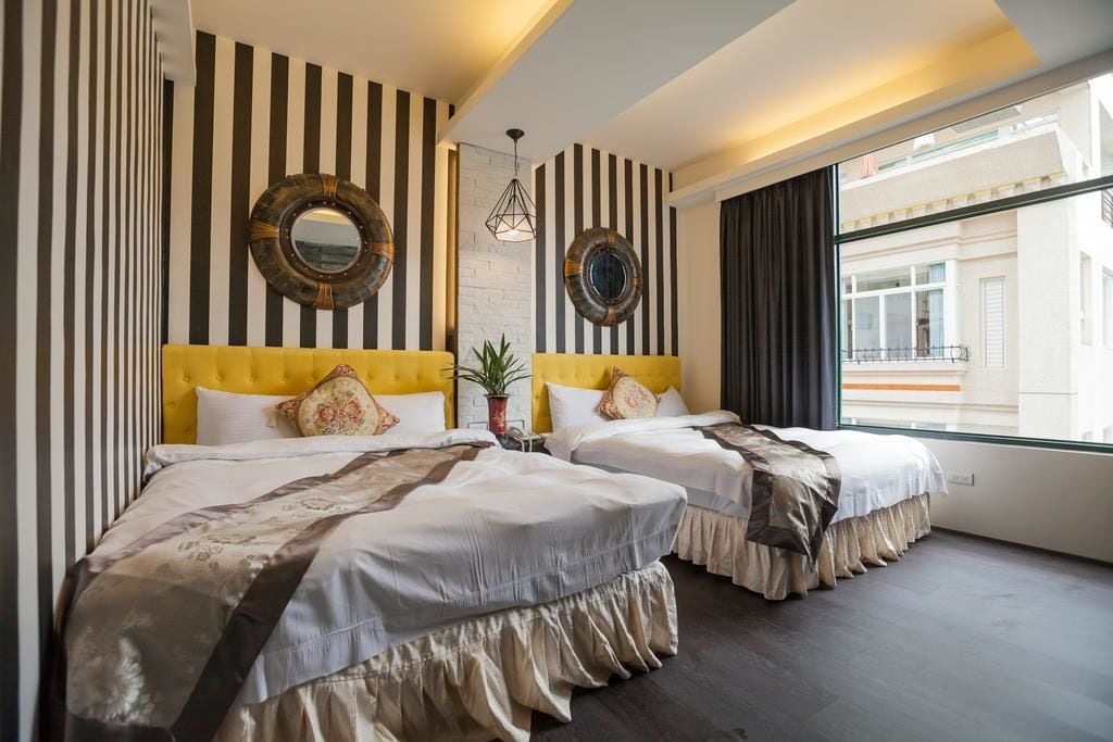 family quadruple room | desk, soundproofing, rollaway beds, free wifi