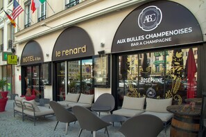 Front of property - Logis Hôtel et Spa Le Renard (Chalons-en-Champagne)