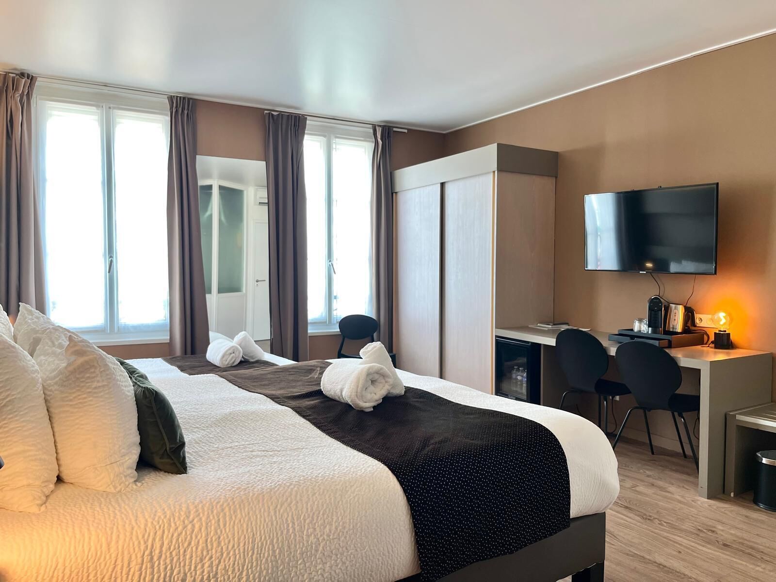 triple room, 1 bedroom | premium bedding, in-room safe, individually decorated, desk