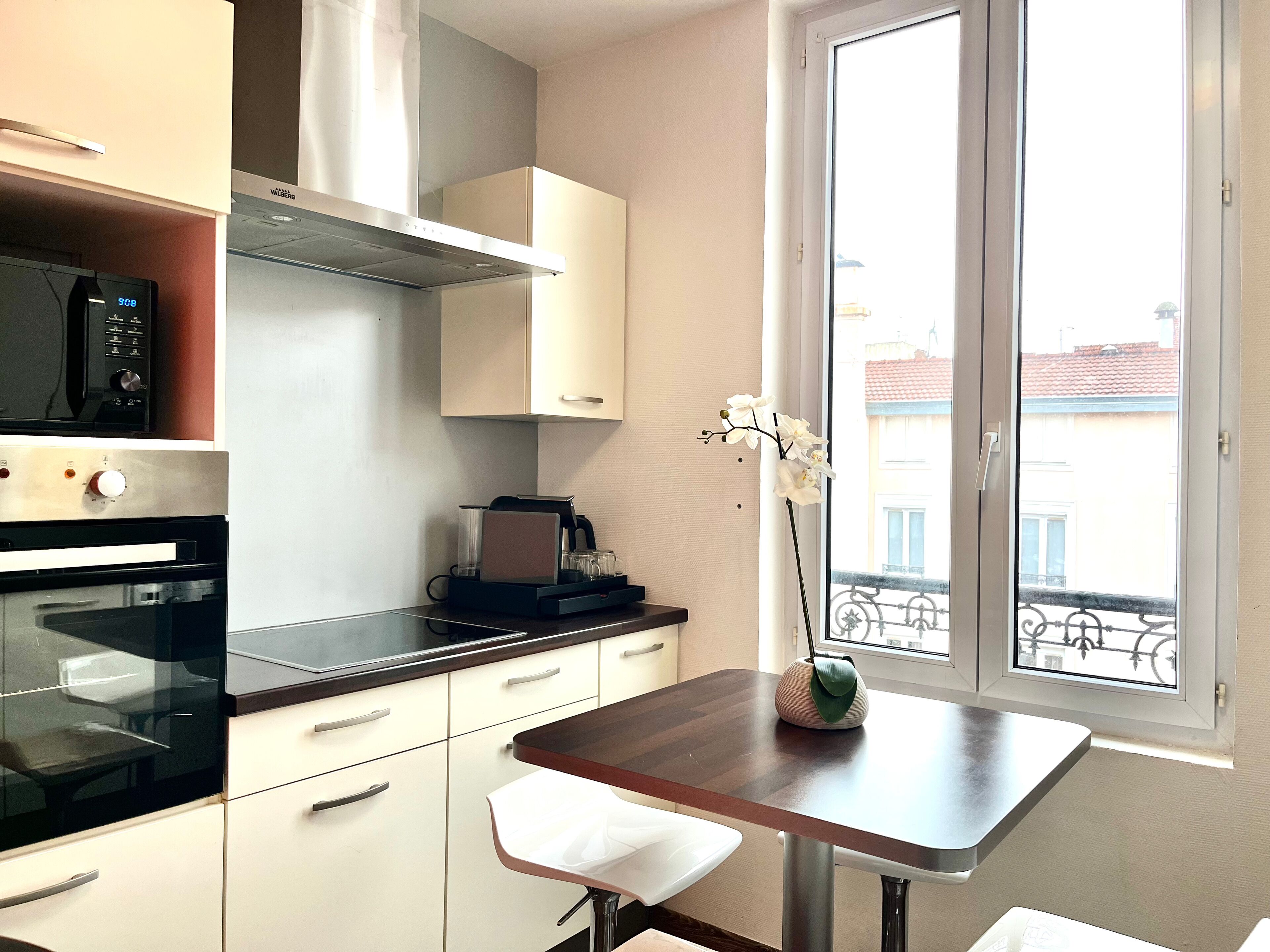 family studio | private kitchen | microwave, espresso maker, coffee/tea maker, electric kettle