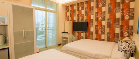 Standard Quadruple Room | Desk, blackout curtains, rollaway beds, free WiFi