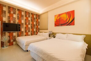 Standard Quadruple Room | Desk, blackout drapes, rollaway beds, free WiFi - Days Good Guest House (Magong)