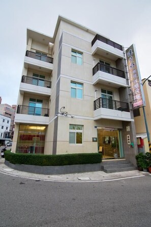 Front of property - Days Good Guest House (Magong)