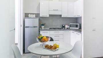 Apartment, 2 Schlafzimmer | Eigene Küche | Esstisch