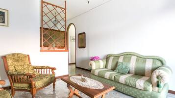 Comfort Apartment, 3 Bedrooms | Interior