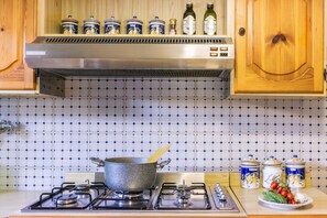 Comfort Apartment, 3 Bedrooms | Private kitchen - Sorrento 3 bedrooms Sunny Apt with terrace & view (Sorrento)