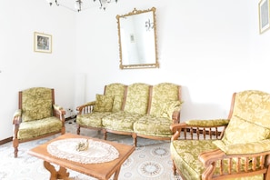 Comfort Apartment, 3 Bedrooms | Living area - Sorrento 3 bedrooms Sunny Apt with terrace & view (Sorrento)
