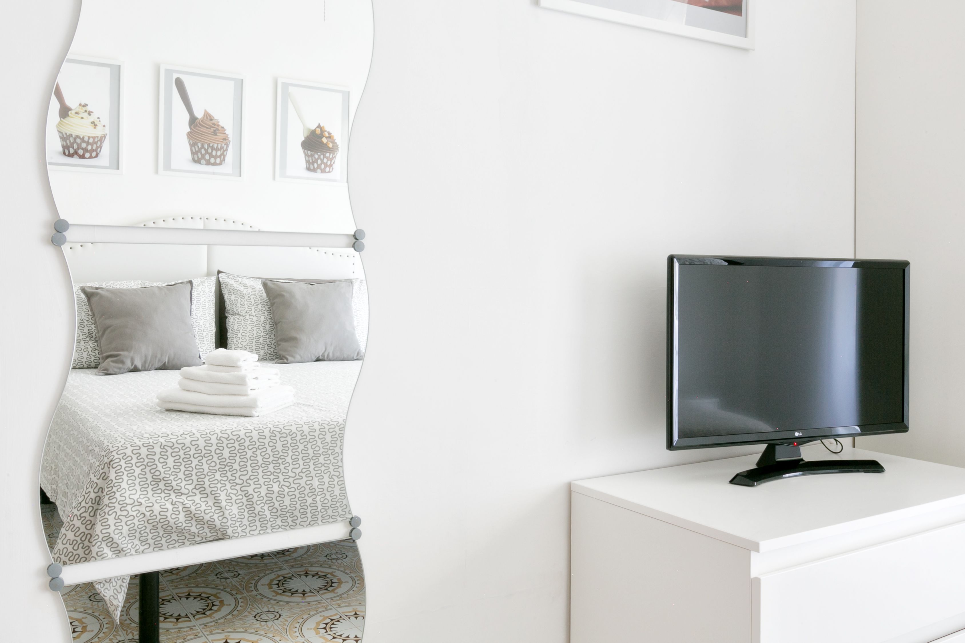 Apartamento conforto, 3 quartos | 3 quartos, roupas de cama premium, edredons de pluma, escrivaninha