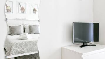 Apartamento conforto, 3 quartos | 3 quartos, roupas de cama premium, edredons de pluma, escrivaninha