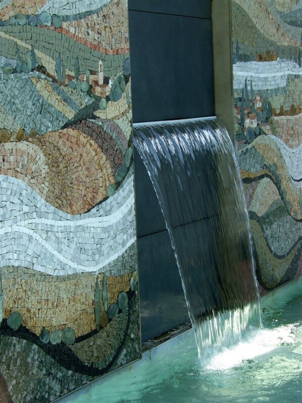 Piscine extérieure (ouverte en saison), chaises longues