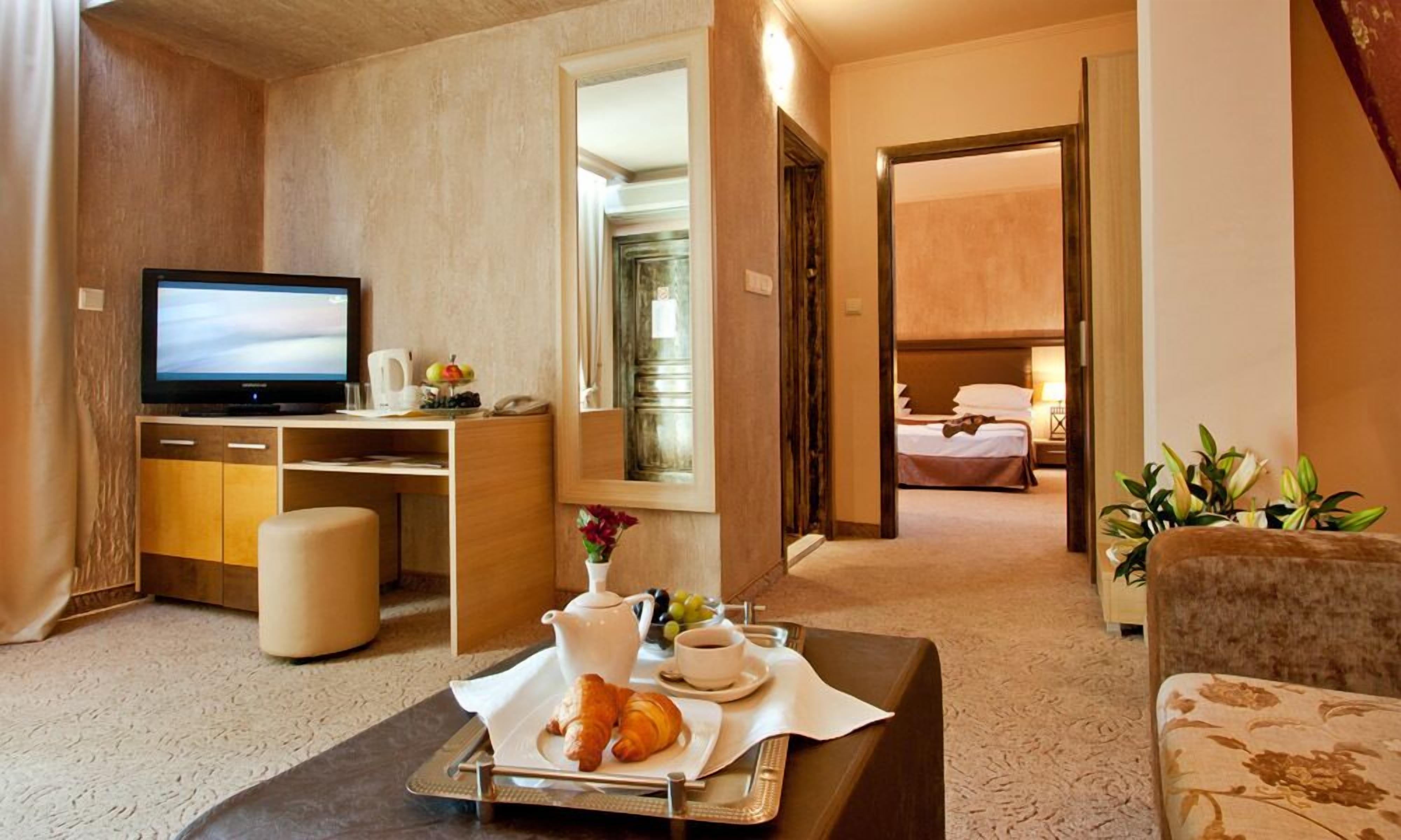 Minibar, coffres-forts dans les chambres, fer et planche à repasser