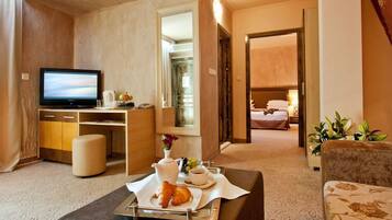 Minibar, coffres-forts dans les chambres, fer et planche Ă repasser