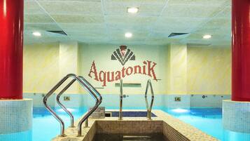 2 piscinas internas, piscina externa, guarda-sóis, espreguiçadeiras