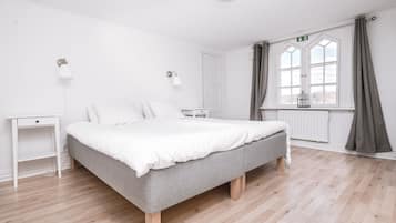 Cottage, 4 Bedrooms (Rättaregården) | Blackout drapes, soundproofing, bed sheets