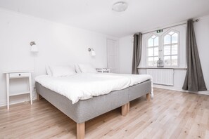 Casa de campo, 4 quartos (Rättaregården) | Cortinas blackout, quartos à prova de som, roupa de cama