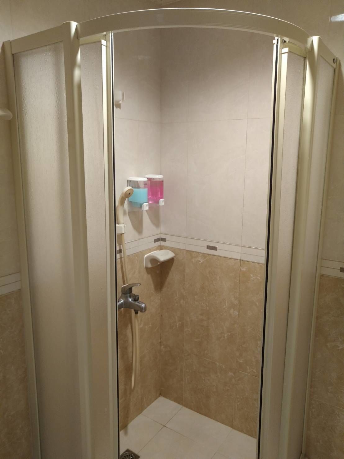 shower, free toiletries, hair dryer, slippers