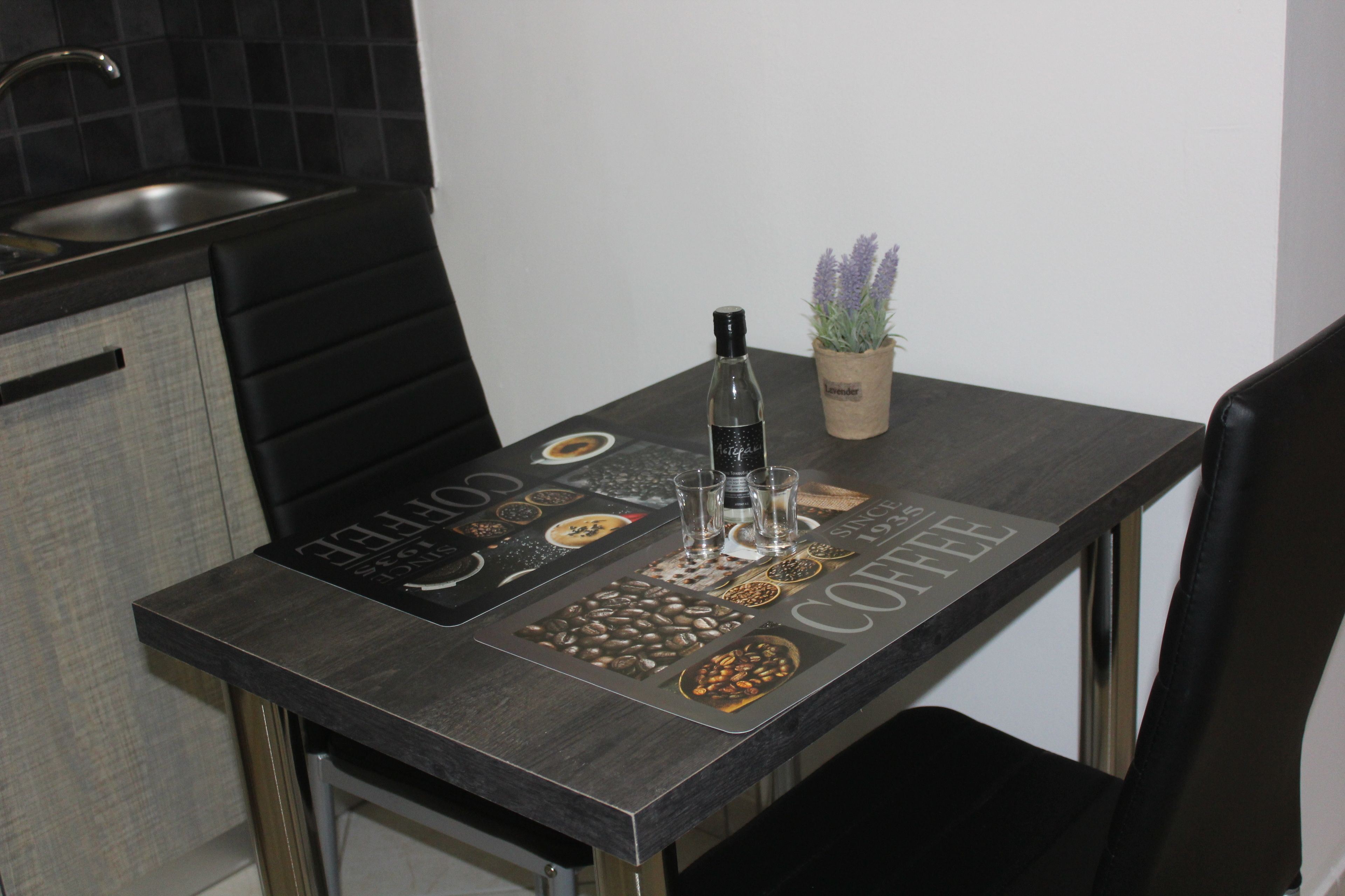 開放式客房, 1 張加大雙人床 | 房內用餐區