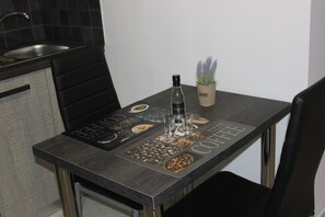 스튜디오, 퀸사이즈침대 1개 | 객실 내 식사 공간