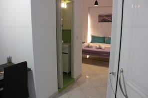 Studio, 1 grand lit | Fer et planche Ă repasser, Wi-Fi gratuit, draps fournis