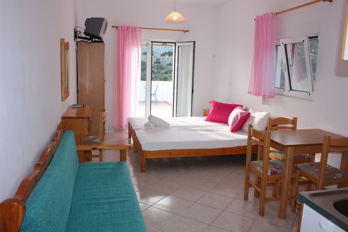 Studio (for 3) | Setrika/meja setrika, Wi-Fi gratis, dan seprai linen