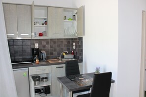 Studio, 1 Queen Bed | Private kitchen | Fridge, stovetop, coffee/tea maker, electric kettle - Aaron Studios Apartments (Ierapetra)
