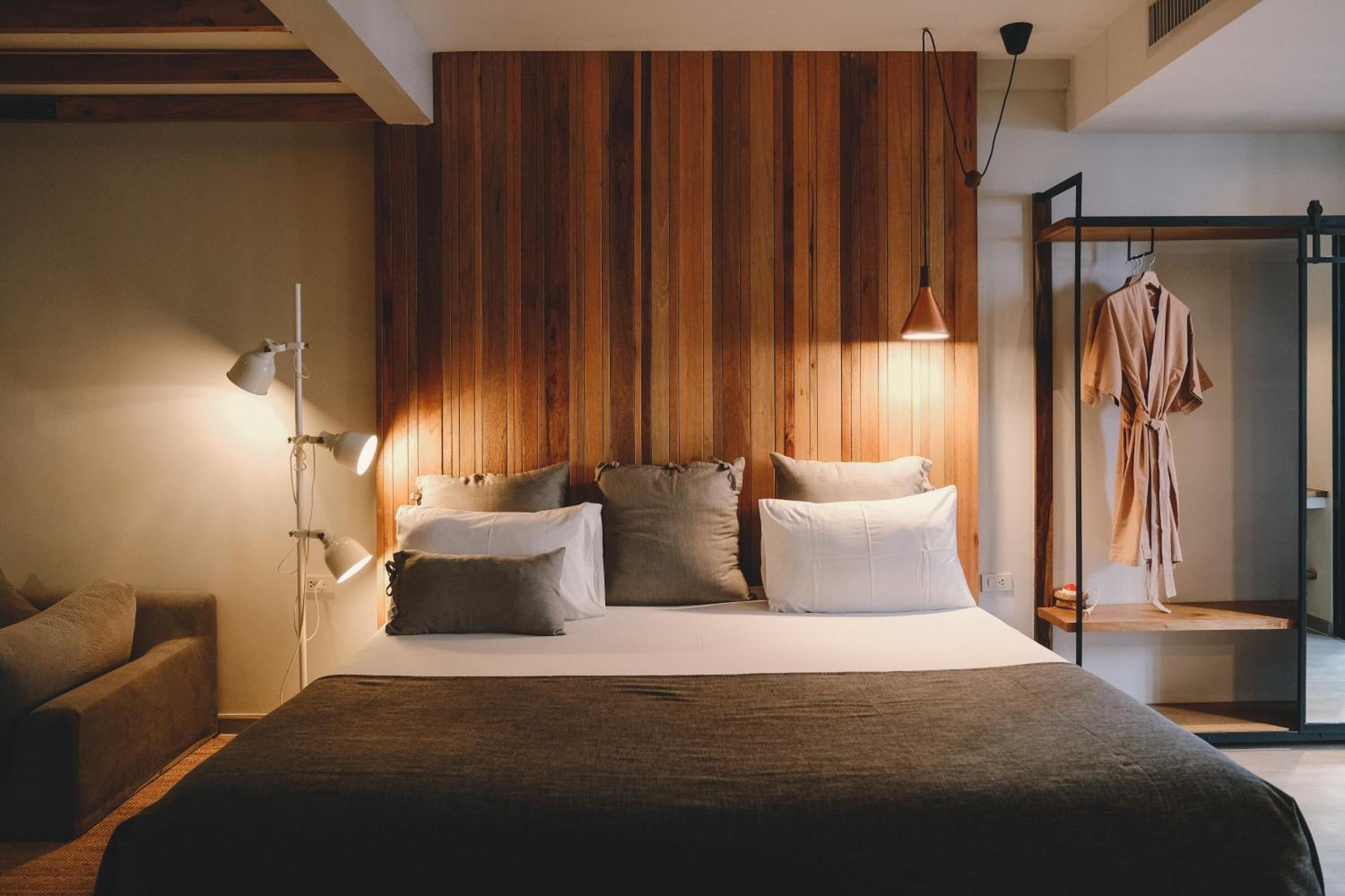 free minibar, in-room safe, free wifi