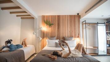 Tripla familiare | Minibar con snack e bevande gratuite, una cassaforte in camera