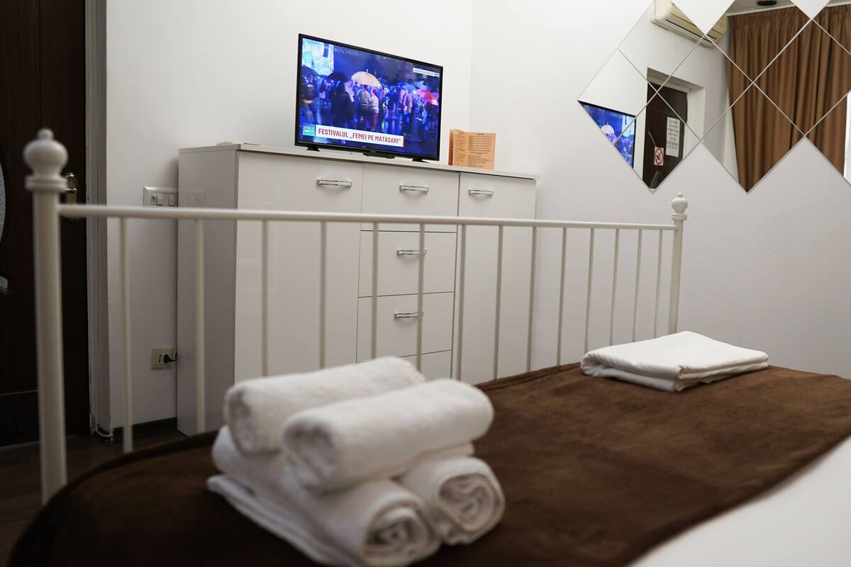 Kamar Double Standar, kamar mandi pribadi | Kedap suara, setrika/meja setrika, Wi-Fi gratis, dan seprai linen
