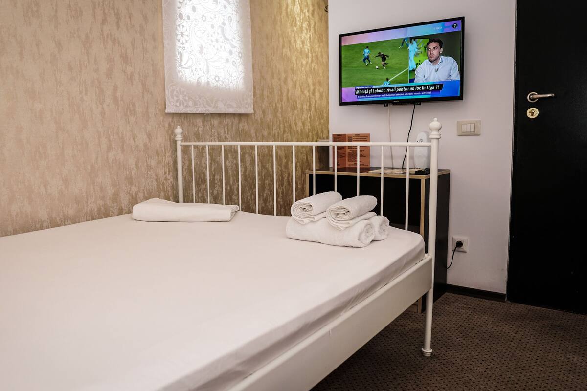 Kamar Double Ekonomi, kamar mandi pribadi | Kedap suara, setrika/meja setrika, Wi-Fi gratis, dan seprai linen