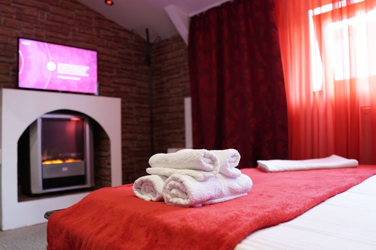 Standard Double Room, Shared Bathroom | Soundproofing, iron/ironing board, free WiFi, bed sheets