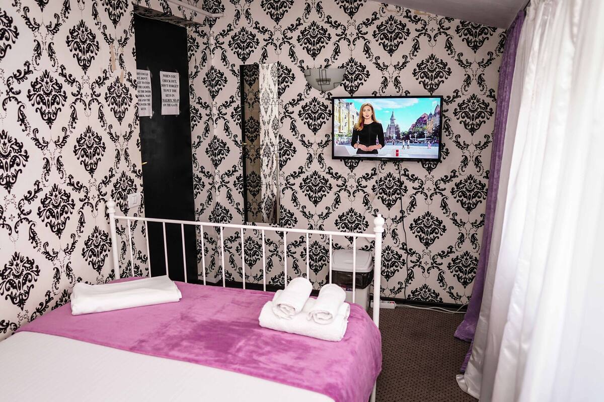 Kamar Double Ekonomi, kamar mandi umum | Kedap suara, setrika/meja setrika, Wi-Fi gratis, dan seprai linen