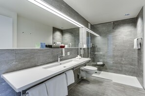 Double or Twin Room | Bathroom | Shower, free toiletries, hair dryer, towels - Hôtel des Patients (Lausanne)