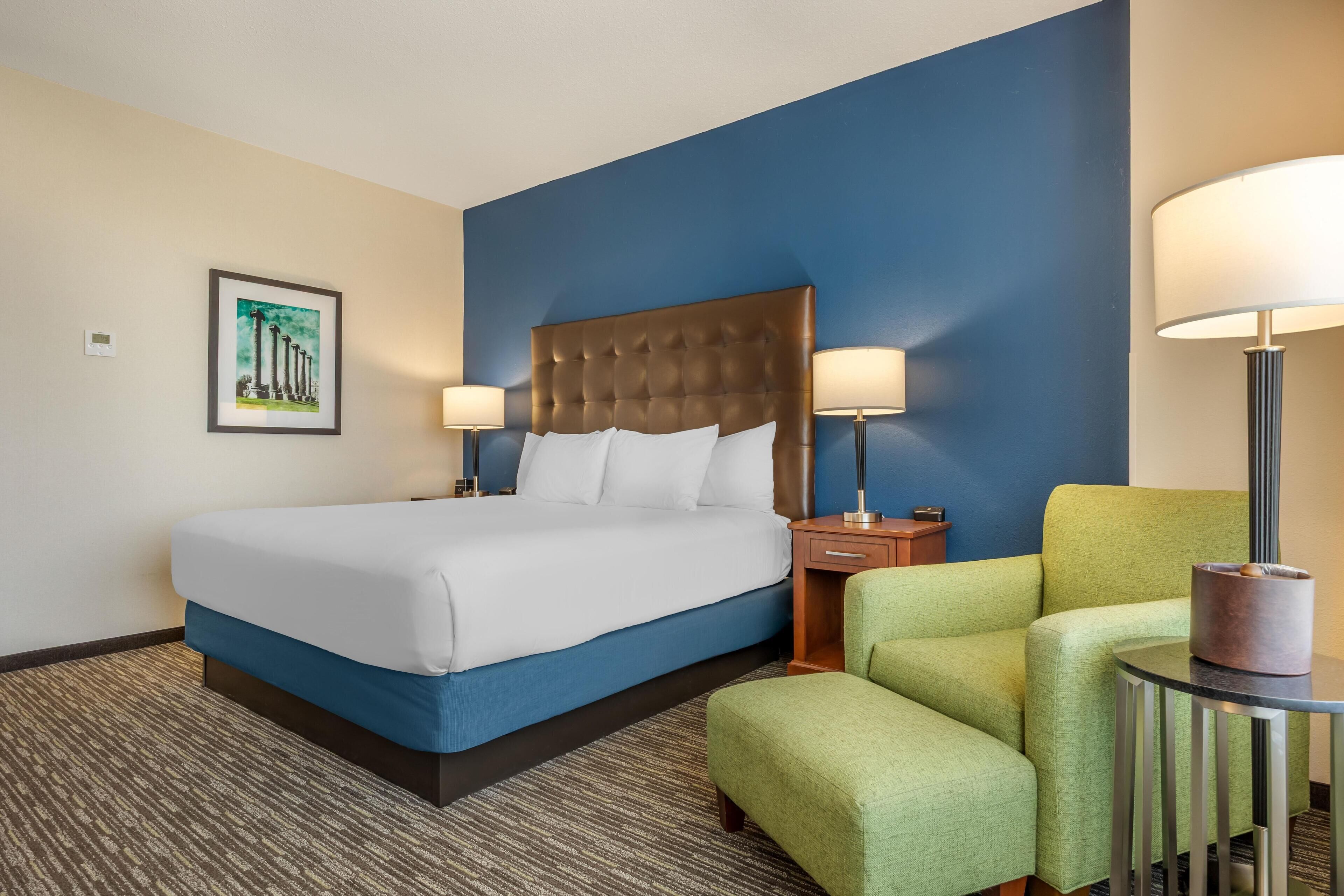 Schreibtisch, laptopgeeigneter Arbeitsplatz, Verdunkelungsvorhänge