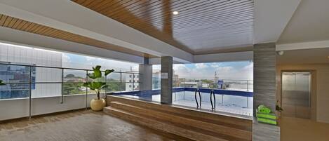 Kolam renang terbuka