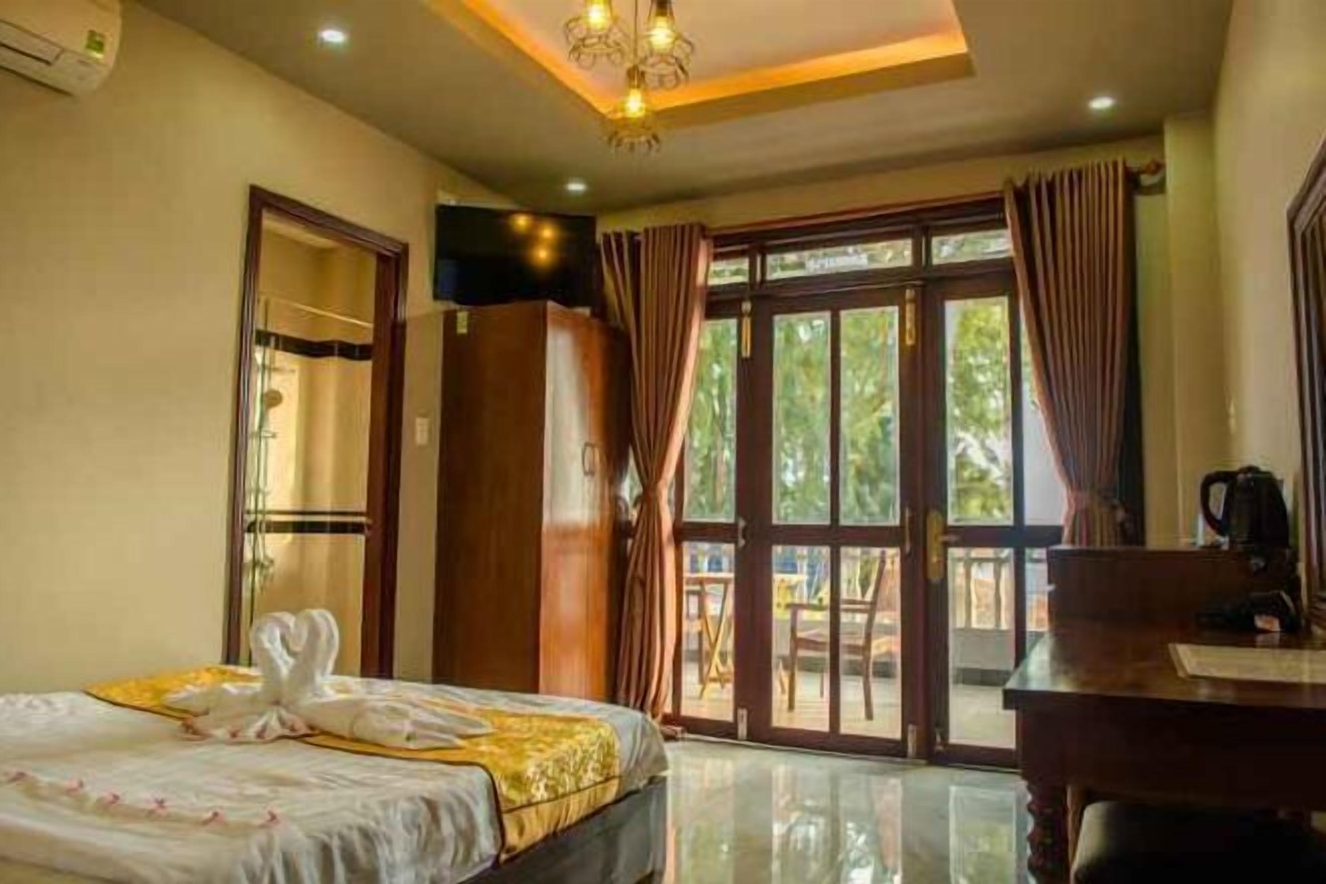 Minibar, két bảo mật tại phòng, bàn 