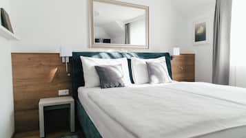 Ropa de cama hipoalergénica, minibar, caja fuerte y escritorio