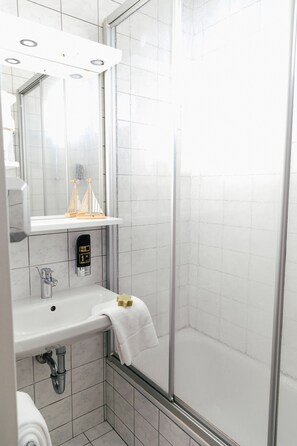 Hypo-allergenic bedding, minibar, in-room safe, desk