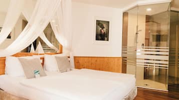Allergikerbettwaren, Minibar, Zimmersafe, Schreibtisch