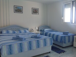 คอมฟอร์ทสตูดิโอ, ระเบียง, วิวทะเล | โต๊ะทำงาน, เตารีด/โต๊ะรีดผ้า, เปล/เตียงเด็กอ่อน, เตียงเสริม/เปล