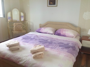 Dúplex de lujo, 1 cama de matrimonio con sofá cama, bañera de hidromasaje, vistas al mar | Escritorio, tabla de planchar con plancha, cunas (de pago)