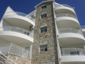 ด้านหน้าที่พัก