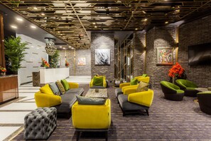 Lobby sitting area - Hotel Platinia (Cluj-Napoca)