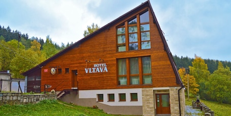 Fachada de la propiedad. Horský Hotel Vltava