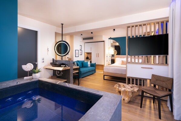 华丽套房 | 客房内保险箱、办公桌、隔音、熨斗/熨衣板