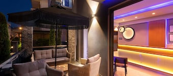 SKS Luxury Suites & Rooms