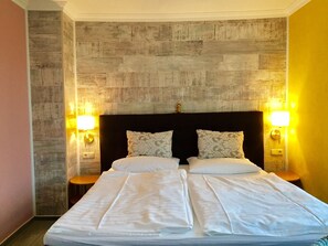 Ropa de cama hipoalergénica, cortinas blackout y wifi gratis 